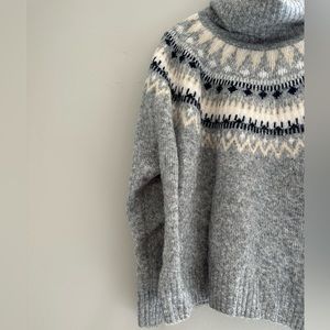 H&M grey sweater